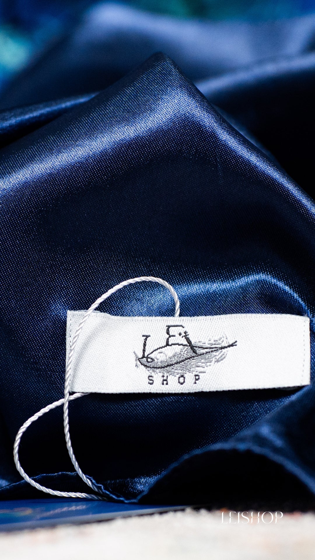 Carré de soie Bleu foncé