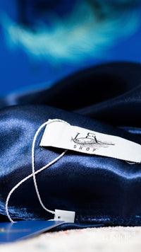 Carré de soie Bleu foncé